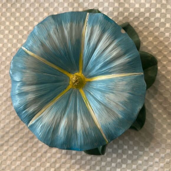 Vintage resin Morning glory hinged trinket box blue w/gold trim small chip GVC - Picture 3 of 6